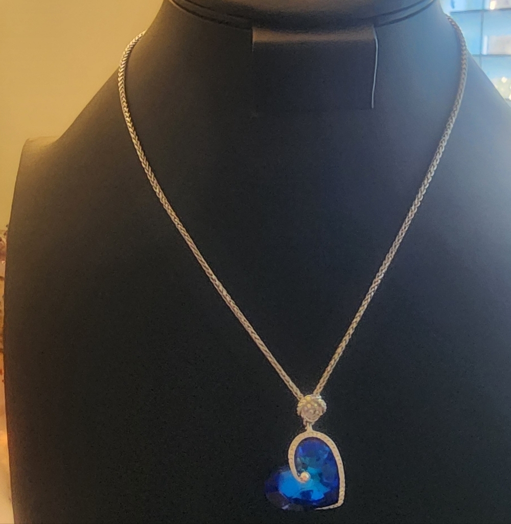 JN Elegant Blue Heart Pendant Necklace
